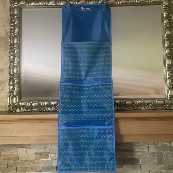 NORWEX hanging/foldable with Velcro & handle cloth organizer NEW - Picture 2 of 5